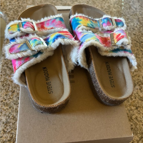 Like New Steve Madden Girl’s Sandals - Picture 4 of 5